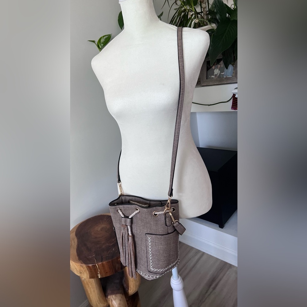 Crossbody purse.